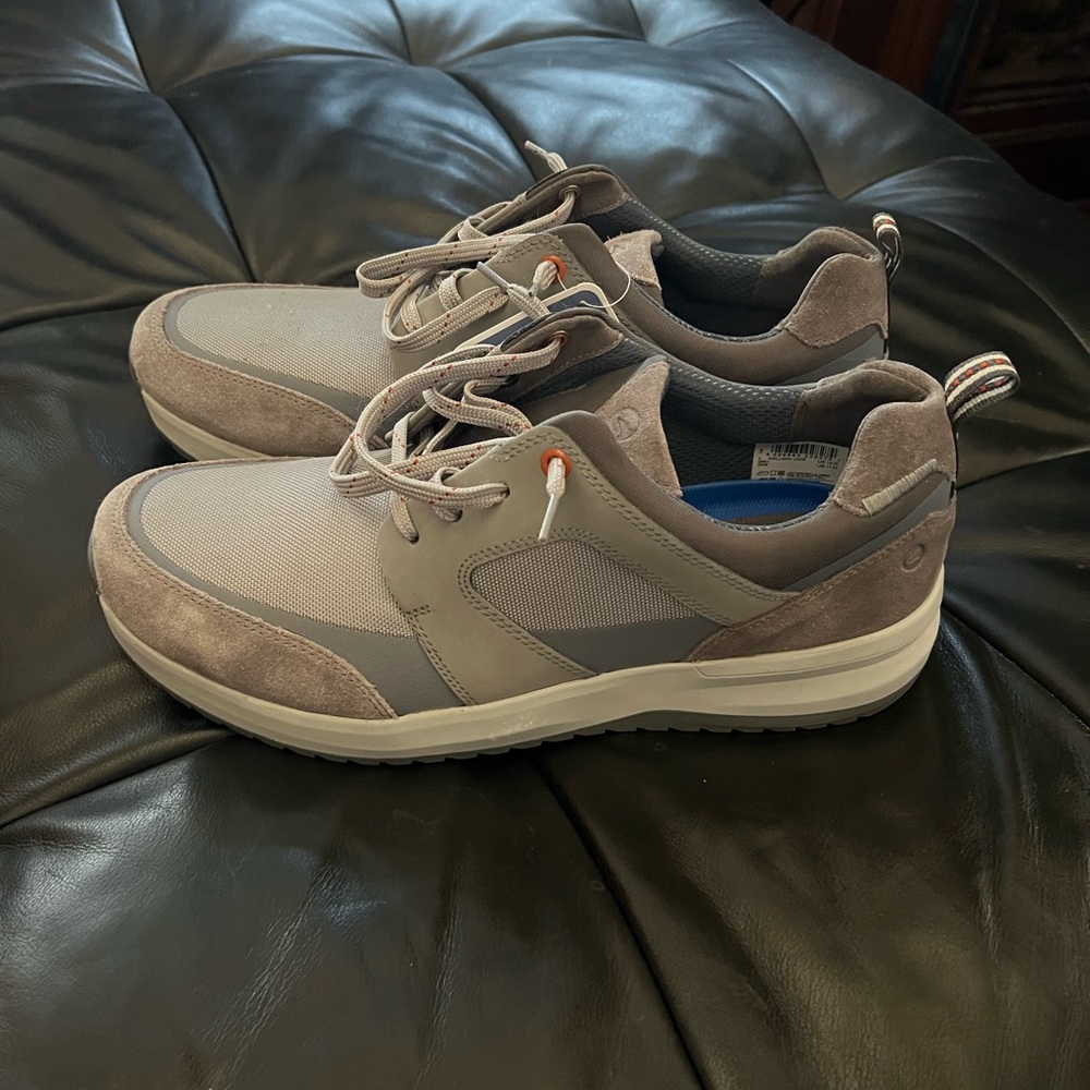 Mens Clarks Wellman Sneaker In Gray Suede size 11